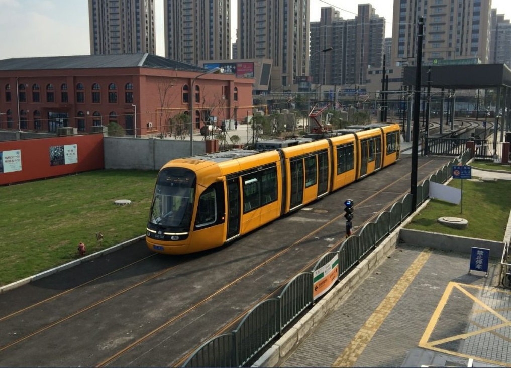上海市松江有轨电车的意义:百万以上人口的郊区交通的最佳选择