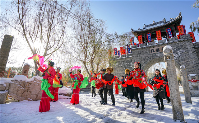 本届冬季旅游节以关东民俗文化凸显冰雪项目特色