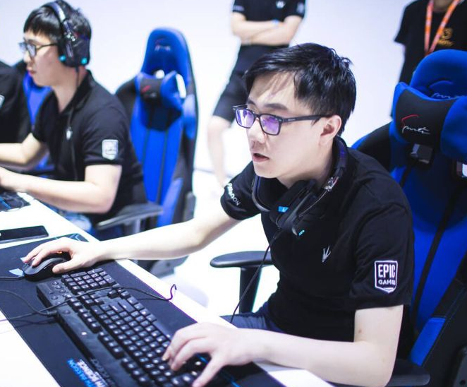 dota2:商人选手和主播,你更喜欢创世神伍声2009的哪个身份?