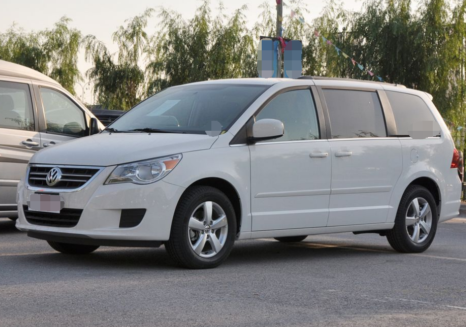 大众routan前排空间很宽裕,空间足够大,只要你不是太特殊人群,就一定