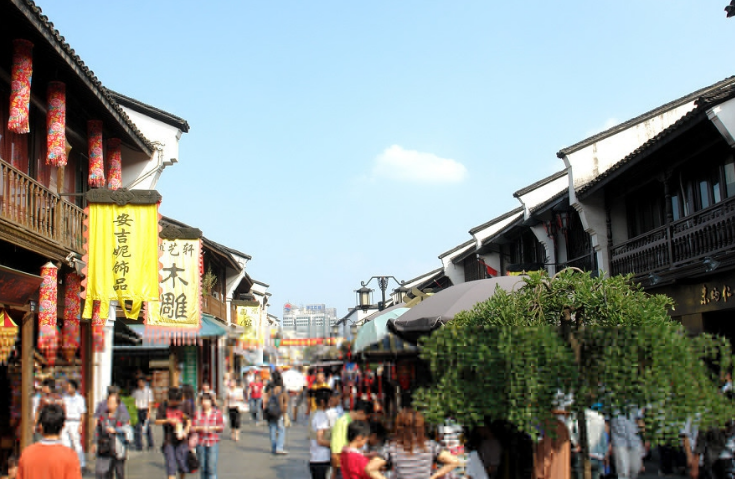清河坊是杭州历史上最著名的街区,来杭州旅游的话可以去转转!