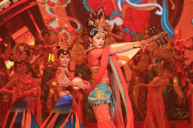 周洁琼表演太绝美了,红妆琵琶金钗一颦一笑,宛如画中走出的美人