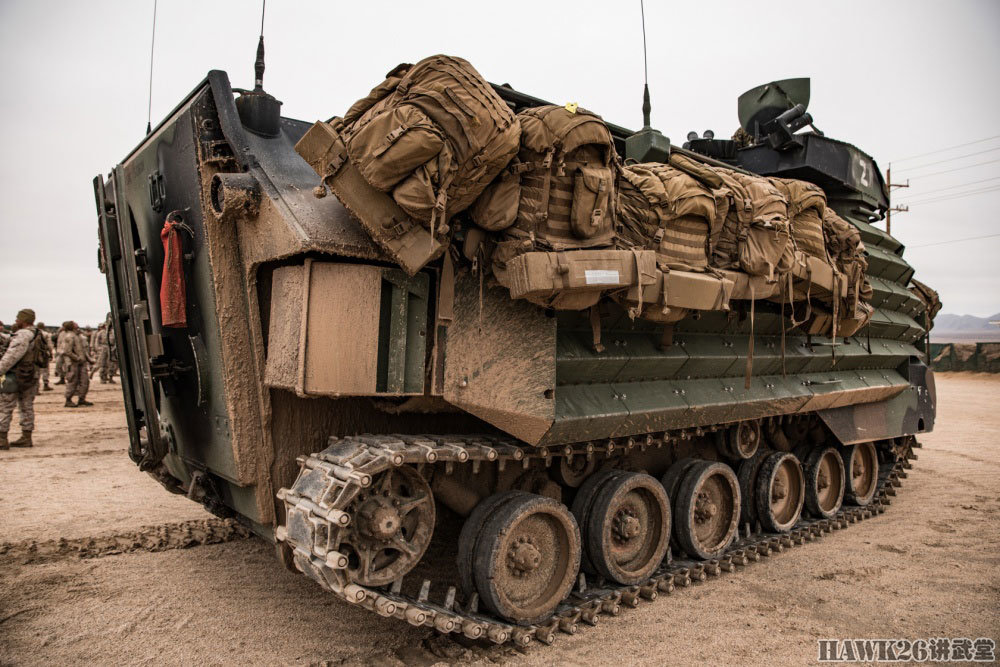 美国海军陆战队"钢铁骑士"年度演习 aav7突击车成为部队核心