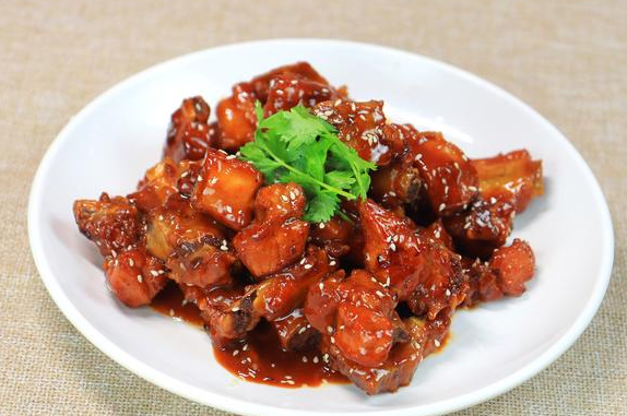色香味俱全,糖醋味小排骨,酸酸甜甜一口脱骨,制作超简单
