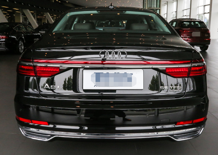 外观高端炫酷的奥迪a8l