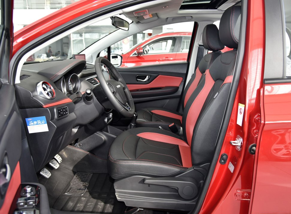 一组哈弗h1照片,很不错的车型选择,是最新的设计理念