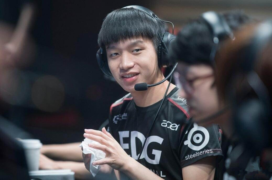 we爆冷横扫edg终止五连败,网友:队危,厂长,速归!