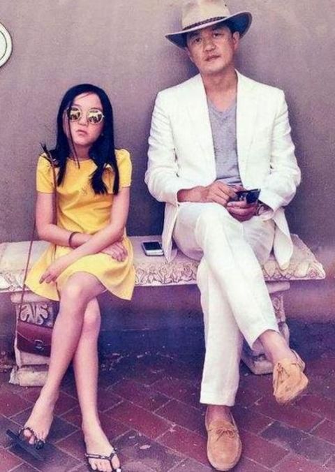 李嫣和奶奶的合照曝光 祖孙两人相似度极高