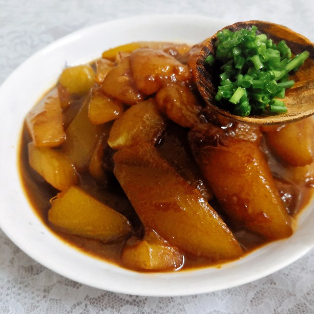 红焖老黄瓜,入味好吃,素菜也下饭,十分钟就搞定