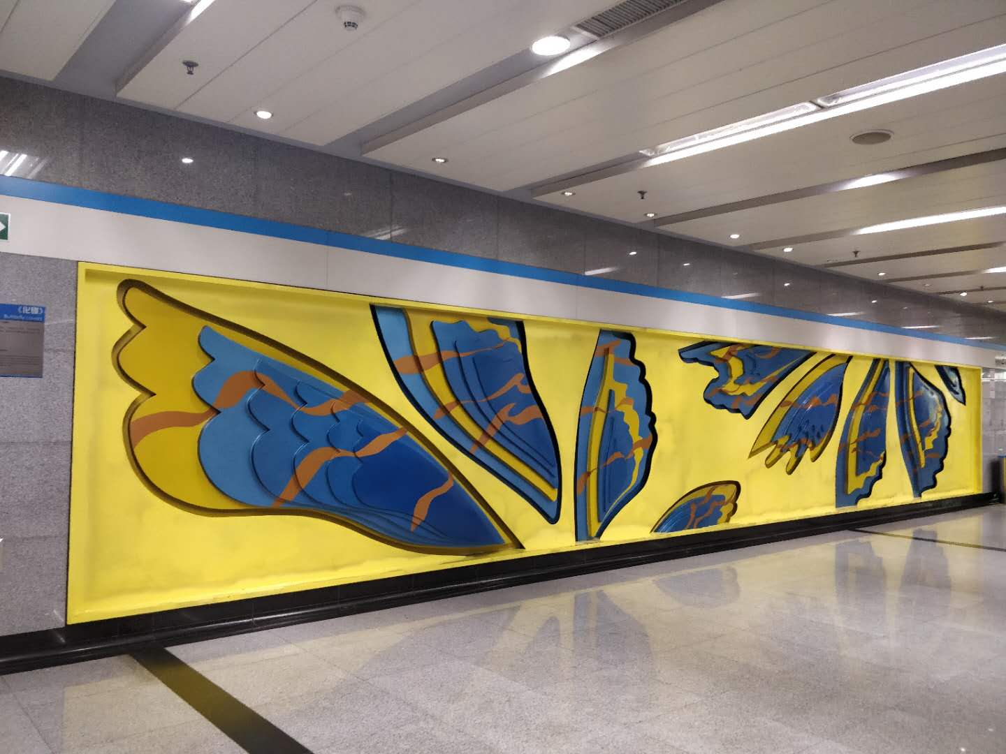 地铁壁画 出去闲逛的时候会随手记录下地铁里与众不同的文化,千万别小