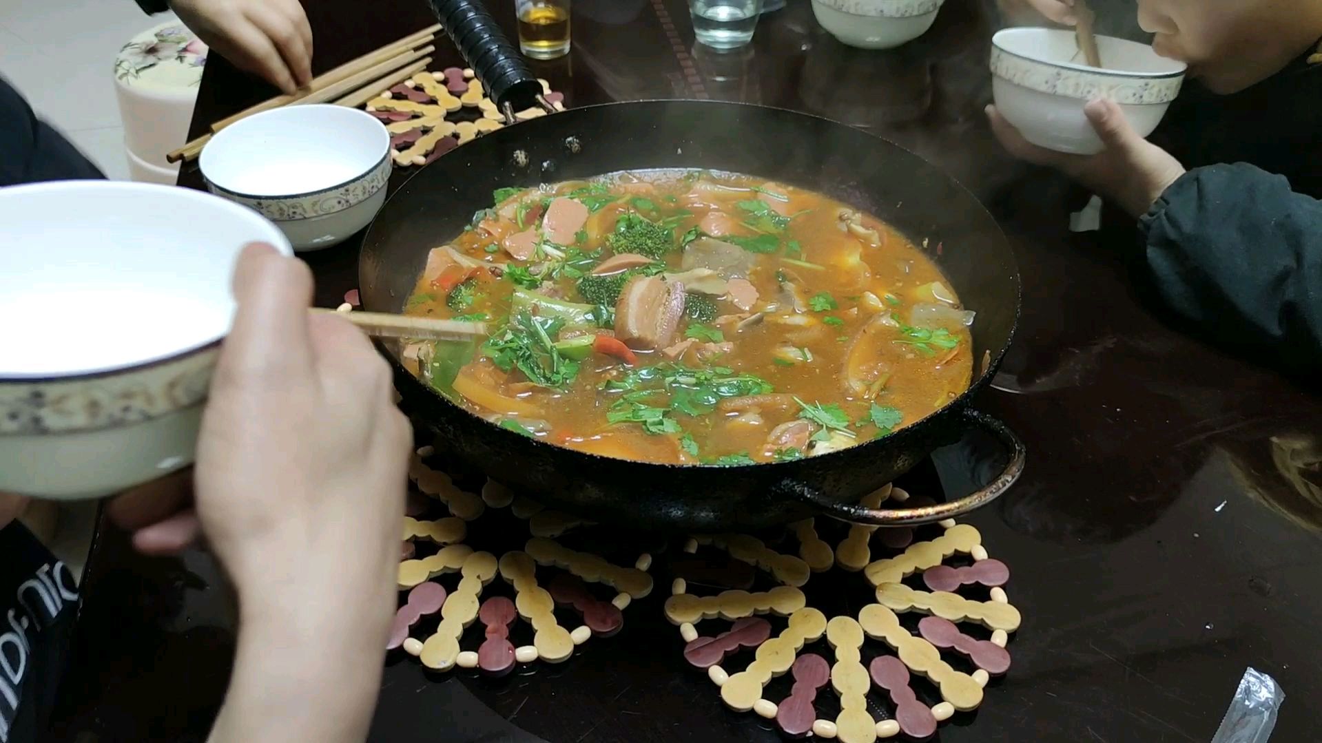 看我怎么把腊肉做成汤锅,腊肉更有嚼劲,不咸又好吃,吃了热乎乎