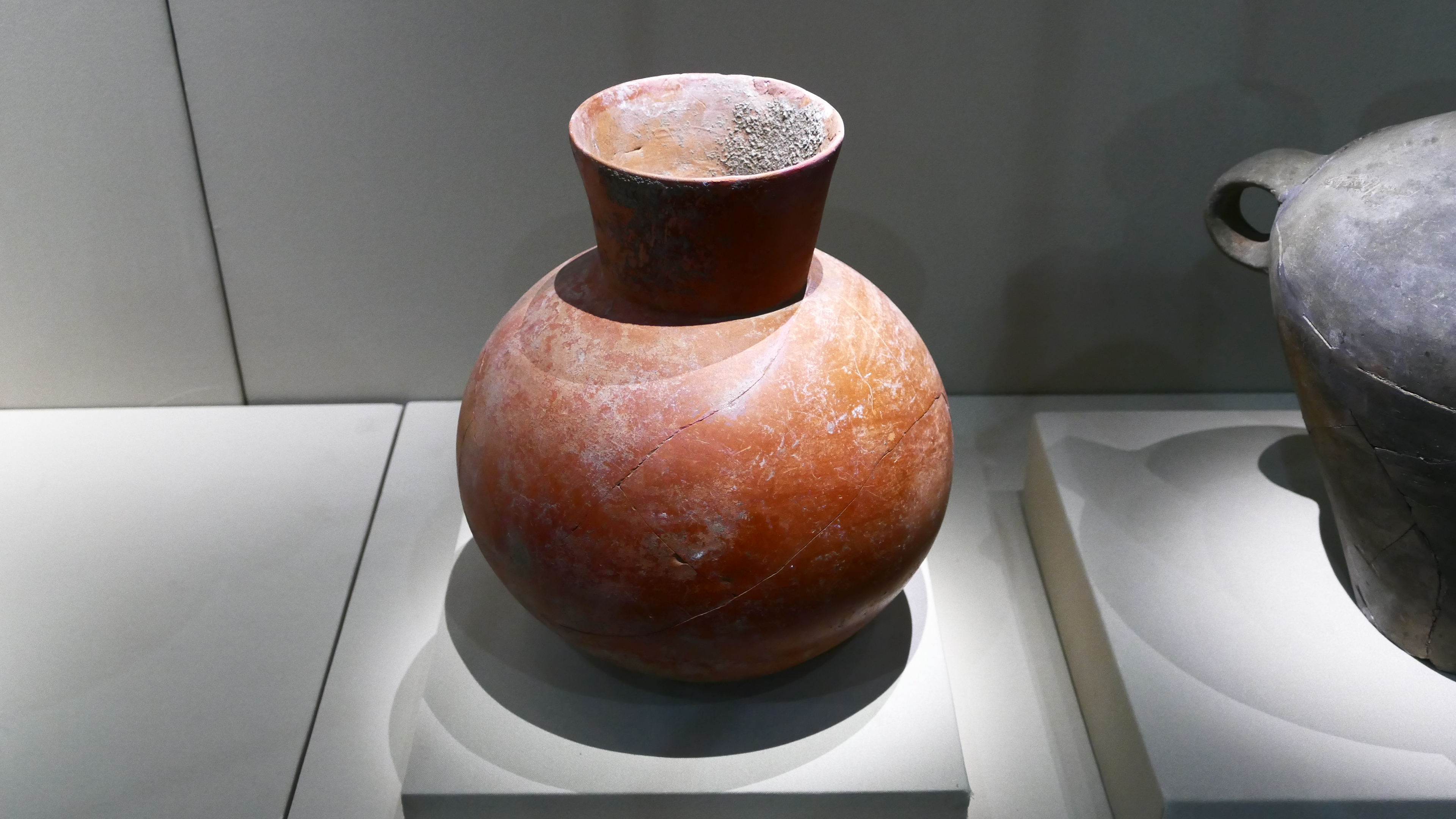 焦家遗址出土的红陶器