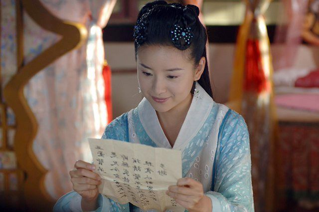 此女没任何背景,皇帝却说没资格让她侍寝,五朝皇帝都叫她老师