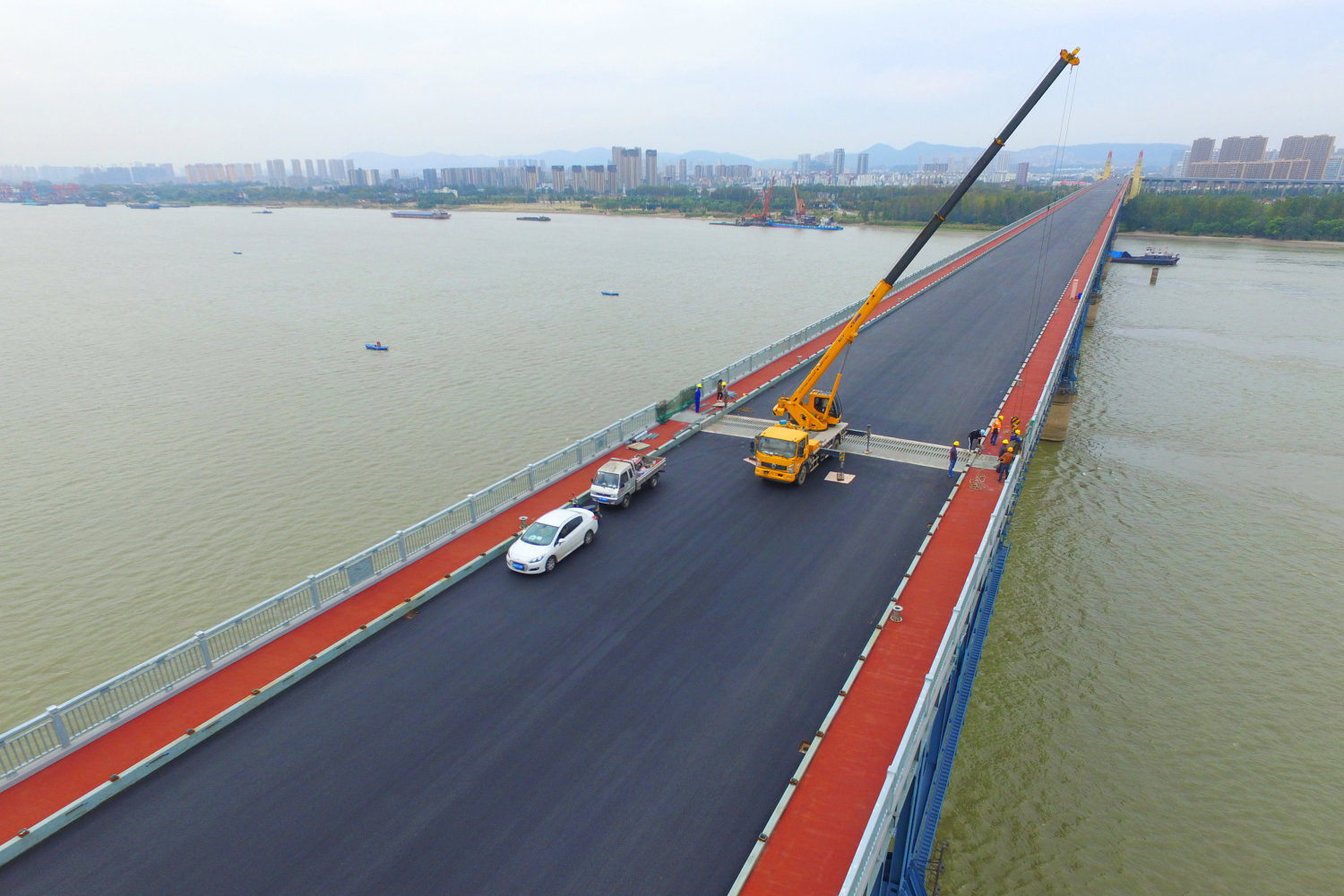 南京长江大桥换新衣服啦!