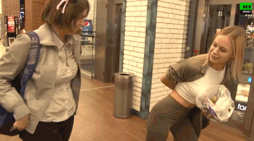 她们的打屁股锦标赛,每一记都像扇在我脸上