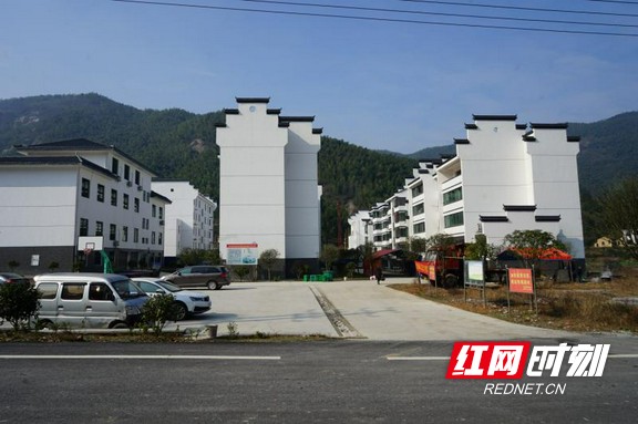 汨罗市弼时镇:拆除"空心房" 腾地超10万平方米