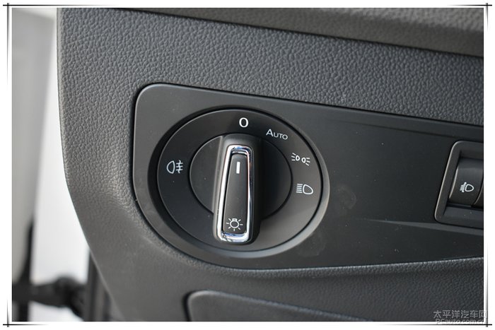 灯光控制开关,带有自动头灯功能.