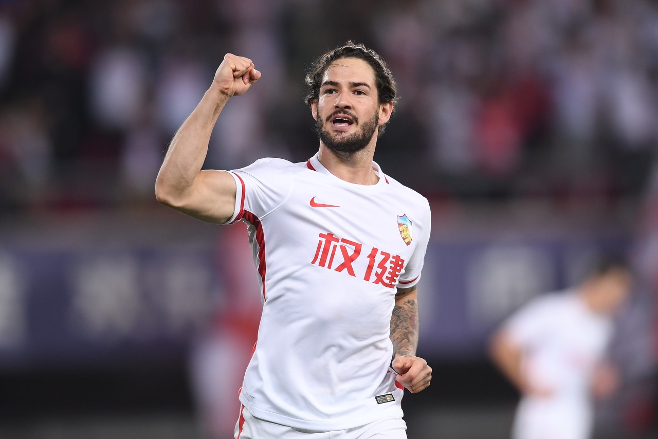 巴西金童离开了中国,迪丽热巴粉丝安心了