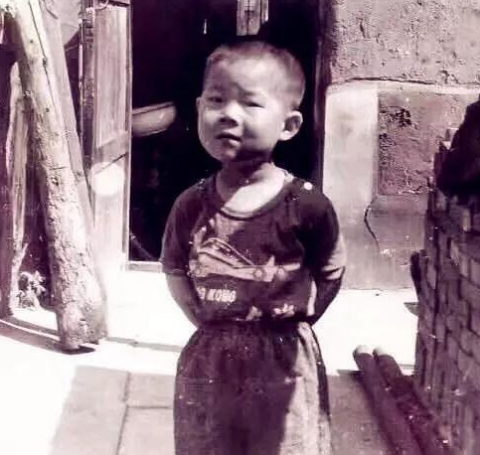 岳云鹏自己p的童年照图片