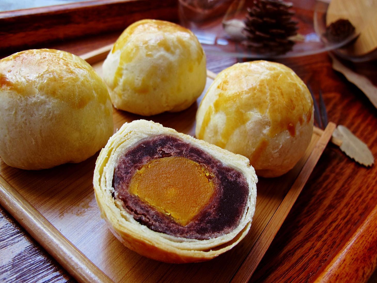 蛋黄酥的制作方法,简单易做,美味可口