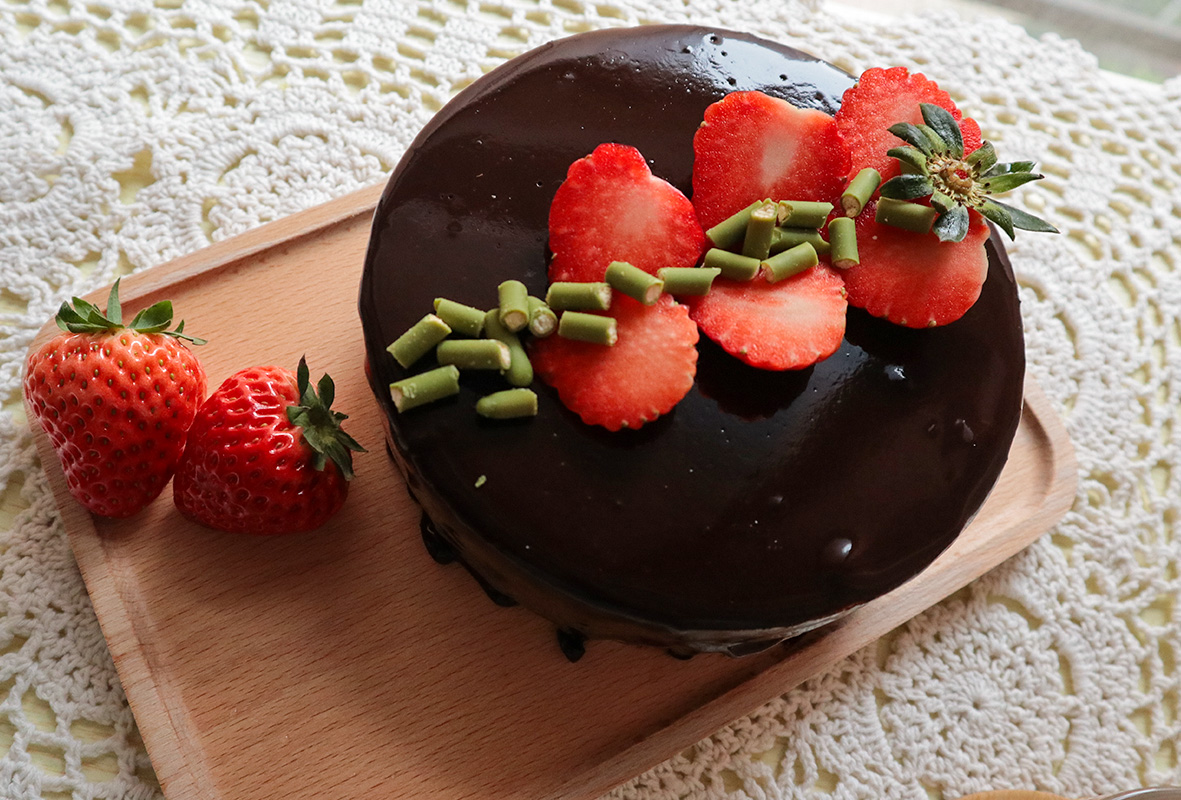 至今做得最像蛋糕的巧克力淋面慕斯蛋糕