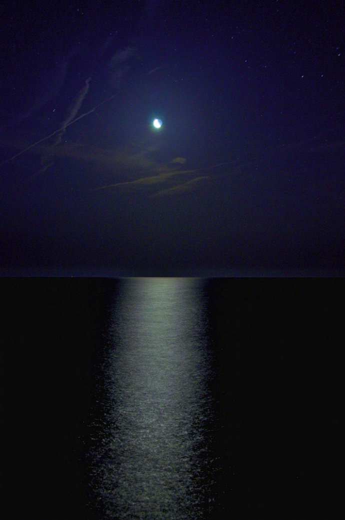 海中月是天上月,眼前人是心上人