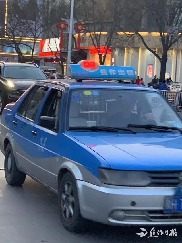 "雾里看花",焦作出租车顶灯设置让人有点蒙