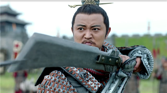 琅琊榜:戚猛没打到梅长苏,飞刀射到了哪里?请注意黎刚的眼神