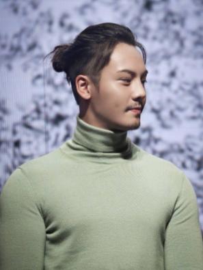 男星留"菠萝头",吴亦凡帅炸,陈伟霆绅士,黄宗泽求你换发型吧