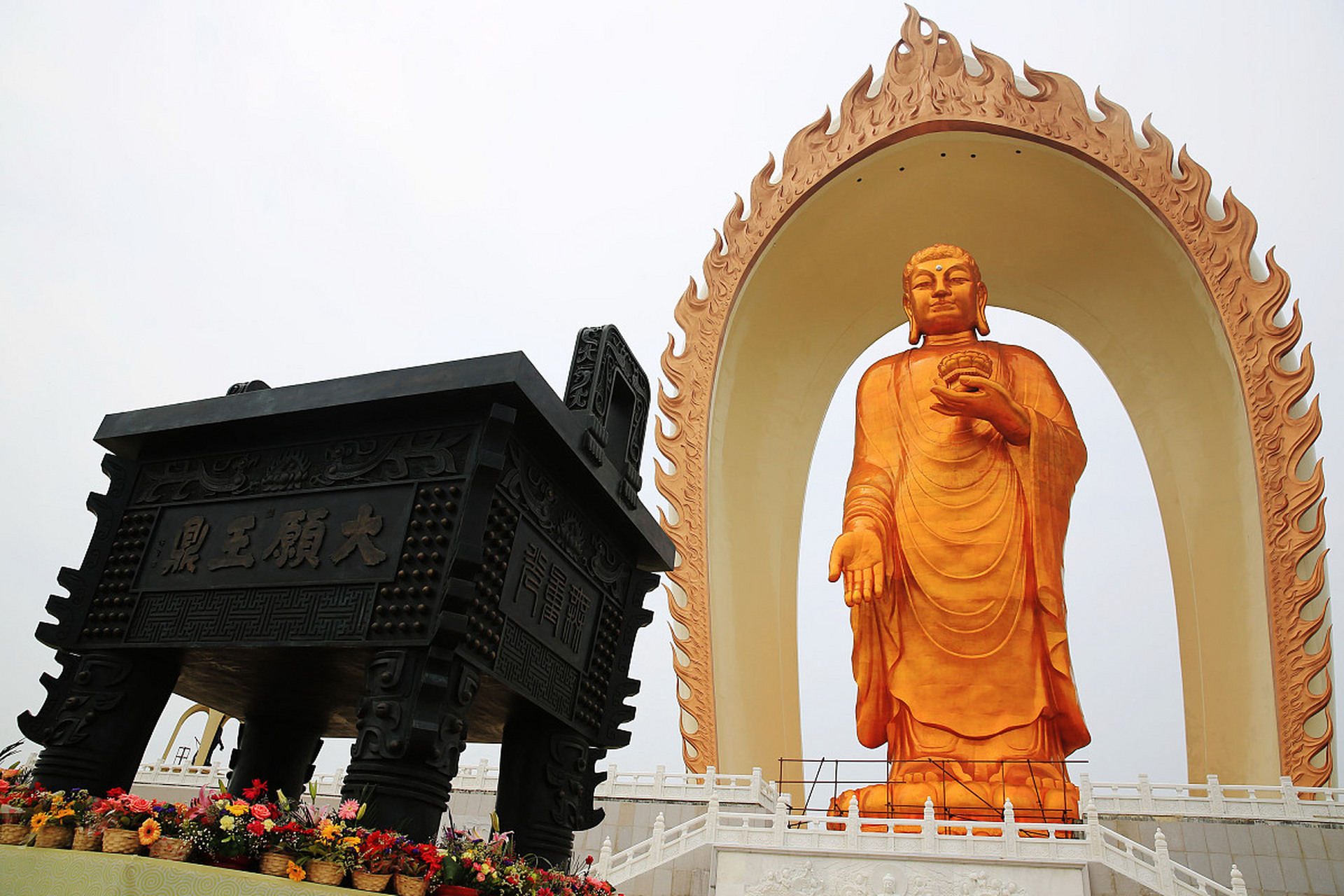 东林大佛是什么时候建的: 东林大佛位于中国江西省九江市星子县温泉镇