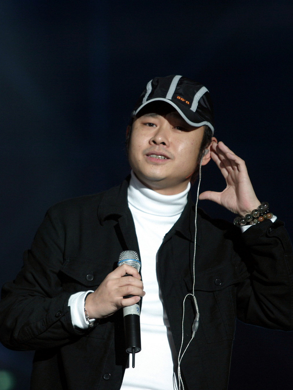 刀郎,这位著名的歌手,最近在他的抖音账号上发布了他的第一条抖音.