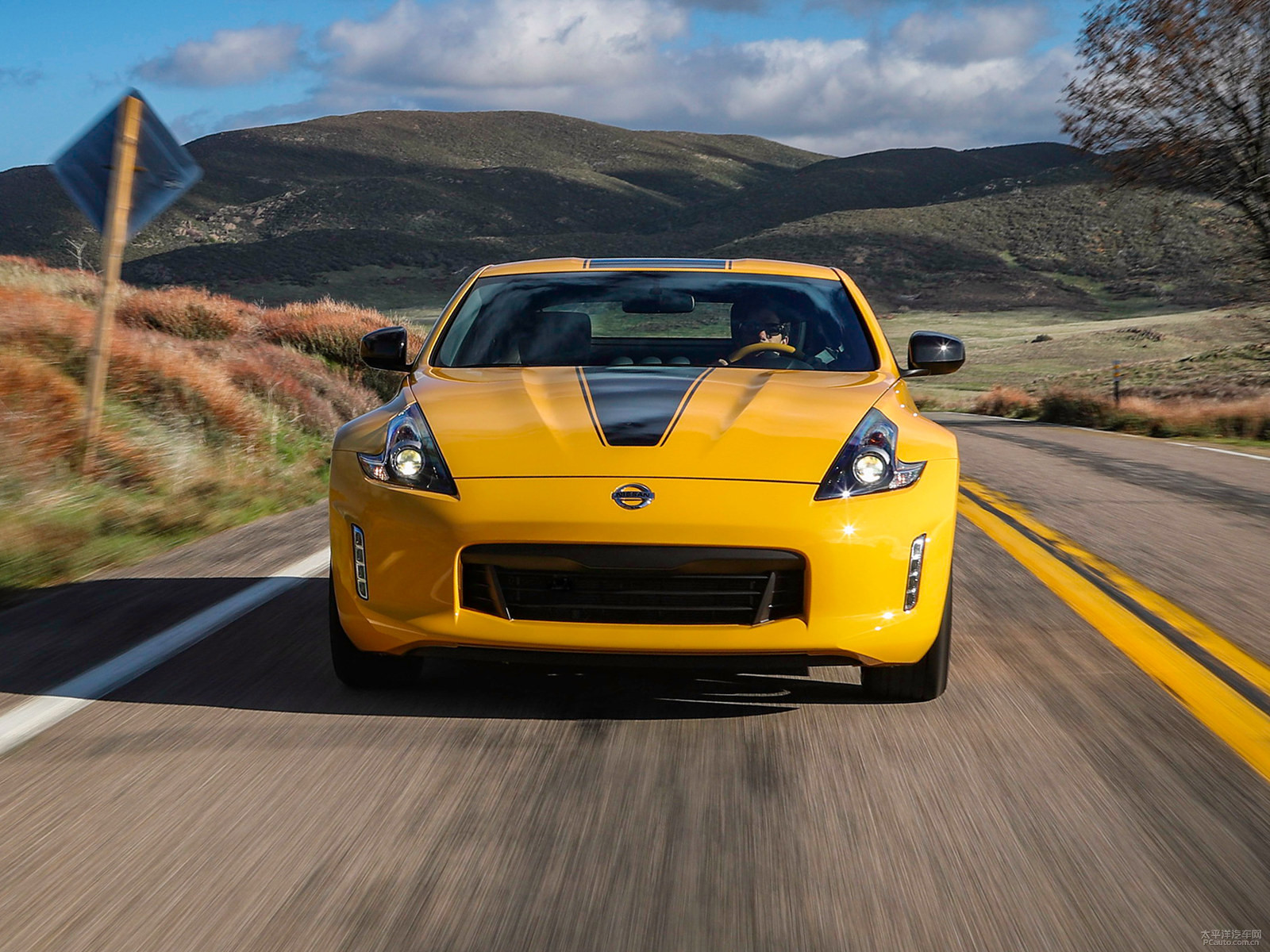 日产370z的试驾体验,你喜欢这台车的造型吗?