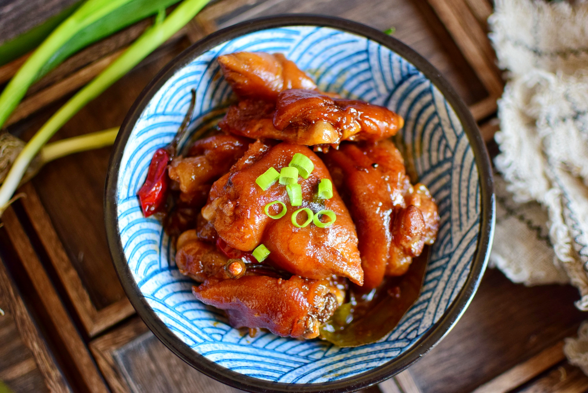 年夜饭必备的红烧猪蹄,很多人少了这两步,难怪猪蹄又臭又难吃