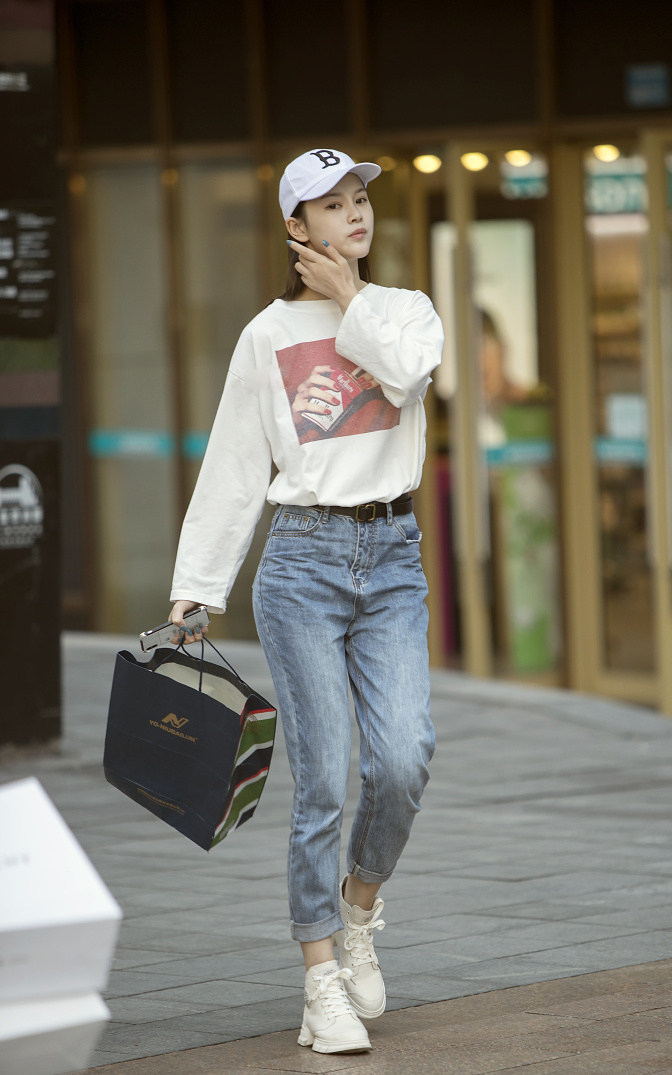 街拍:盛世美颜合集,最喜欢第四位,身材好腿长才是硬道理!