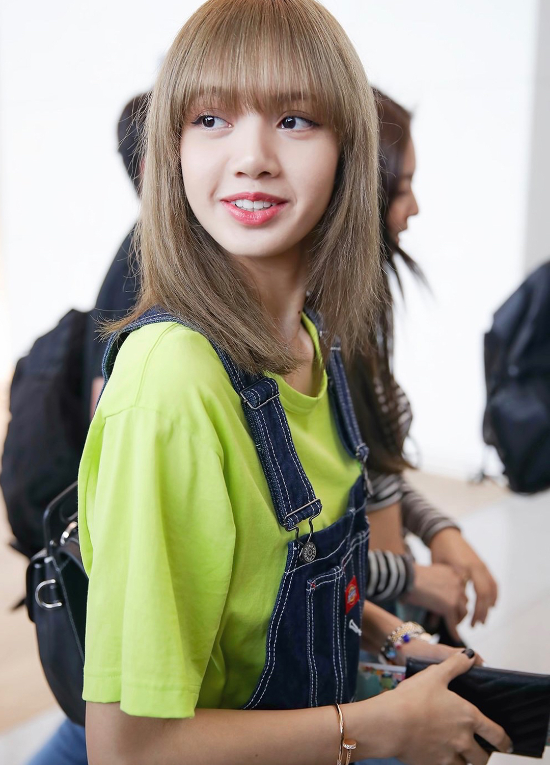 lisa巴黎时装周惊艳四座,韩范妆容超a,不愧是亚太区最美面孔