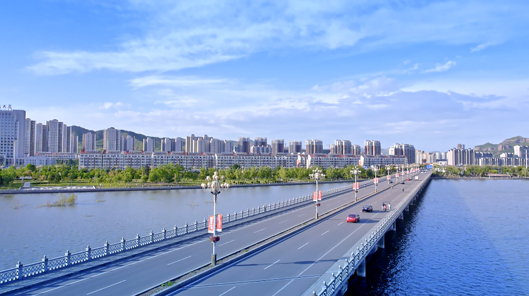 双滦区公路站精准施策保护路净天蓝