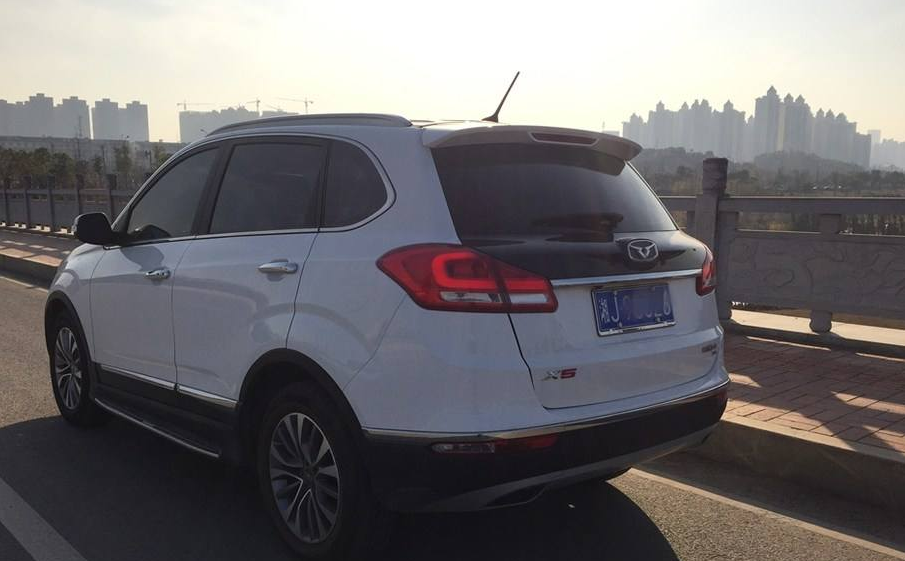 五粮液也跨行造车?但一看车型,内行人:设计师是不是喝醉了