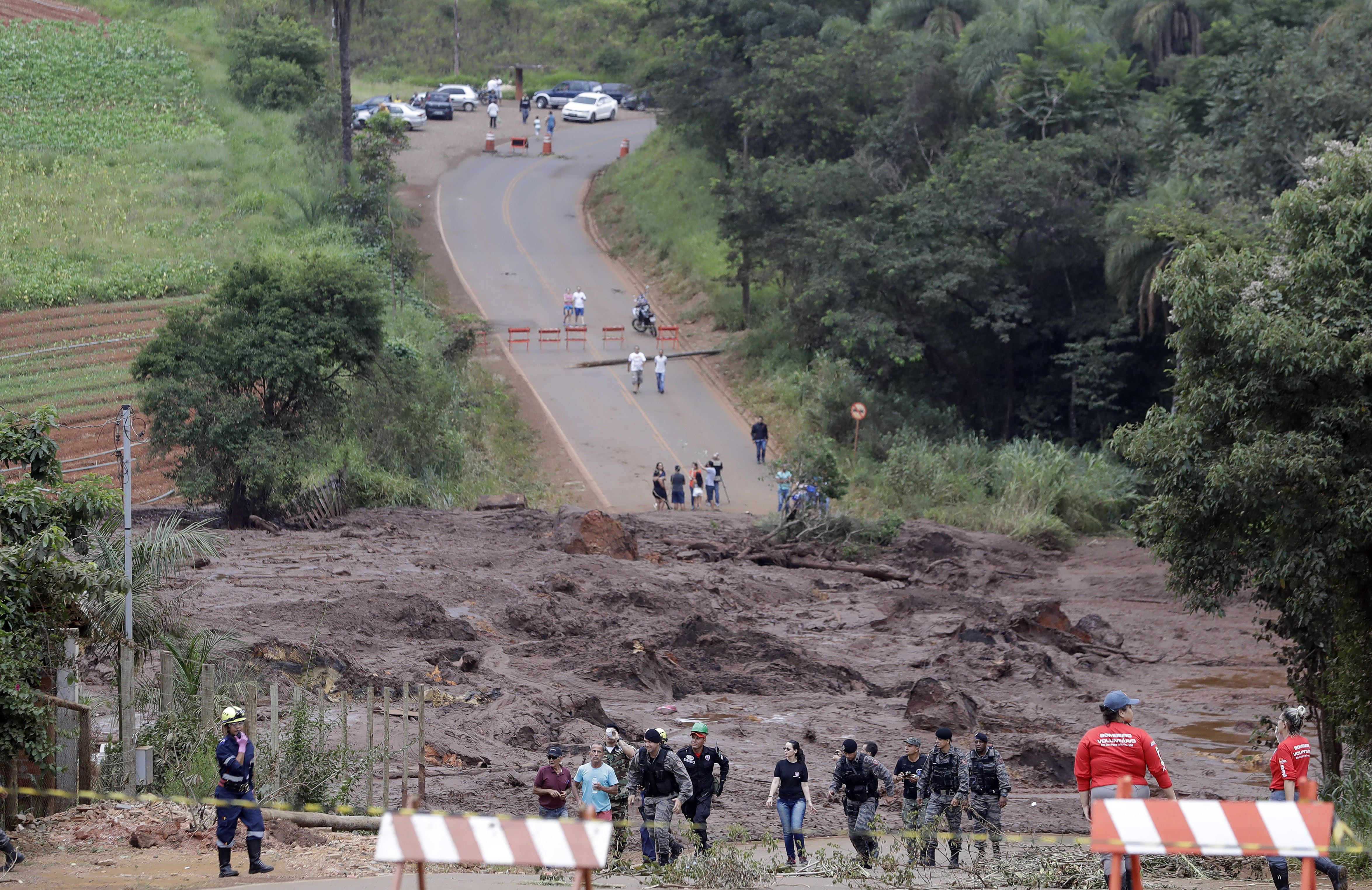 巴西矿坝决堤事故死亡人数升至34人(2)