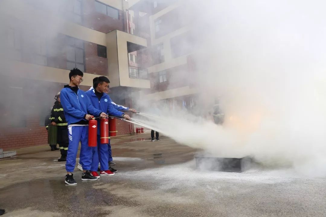 六盤水市消防救援支隊紅橋新區大隊 到我校開展