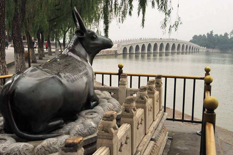 老北京文化:北海九龙壁,颐和园铜牛的美丽传说