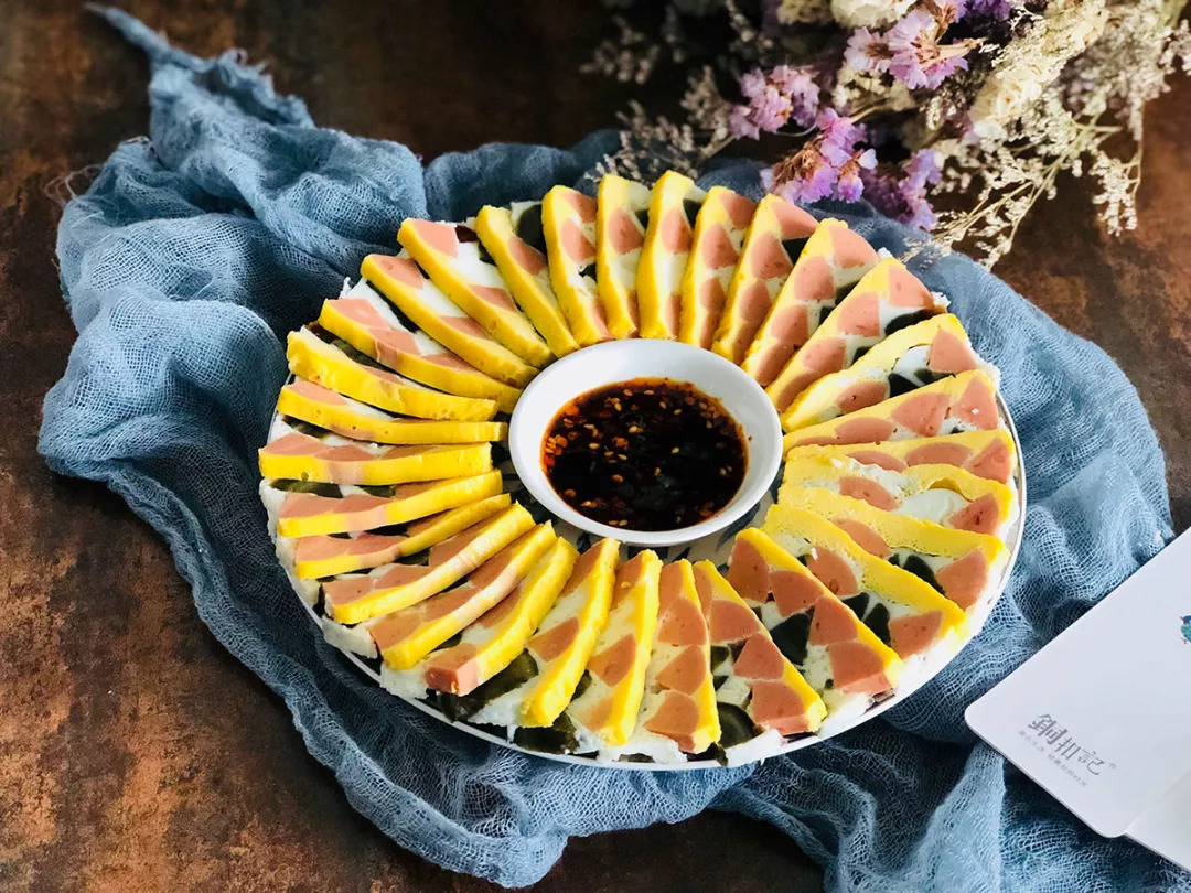 三色蒸蛋:颜色鲜艳,口感鲜香软嫩,拿来宴客很不错