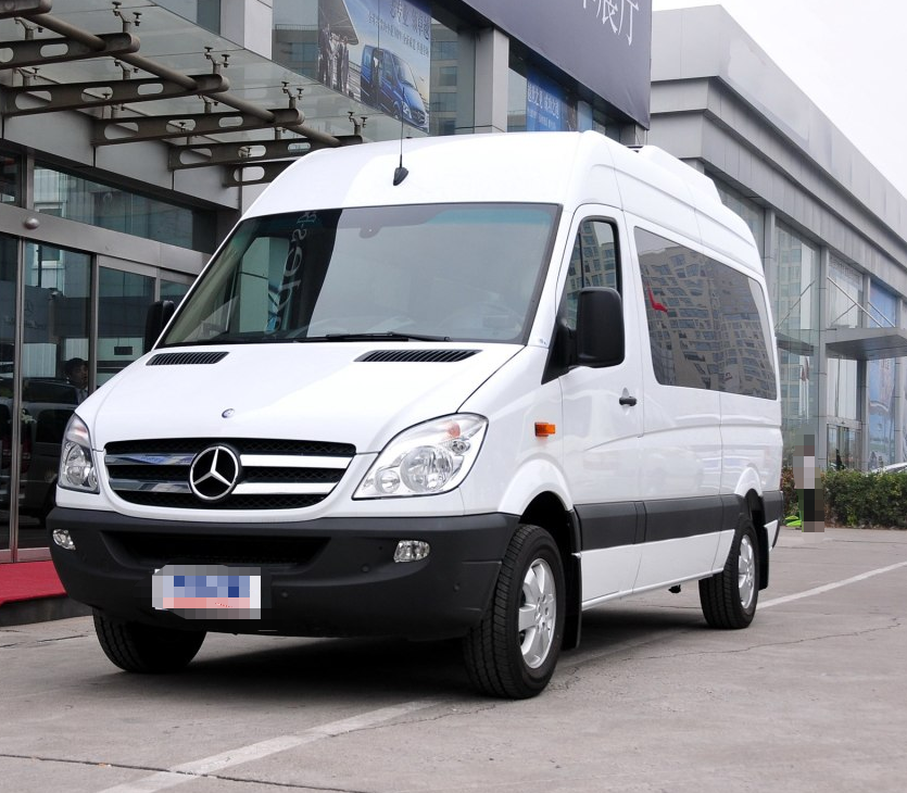 福建奔驰-凌特外形沉稳大气,辨识度比较高