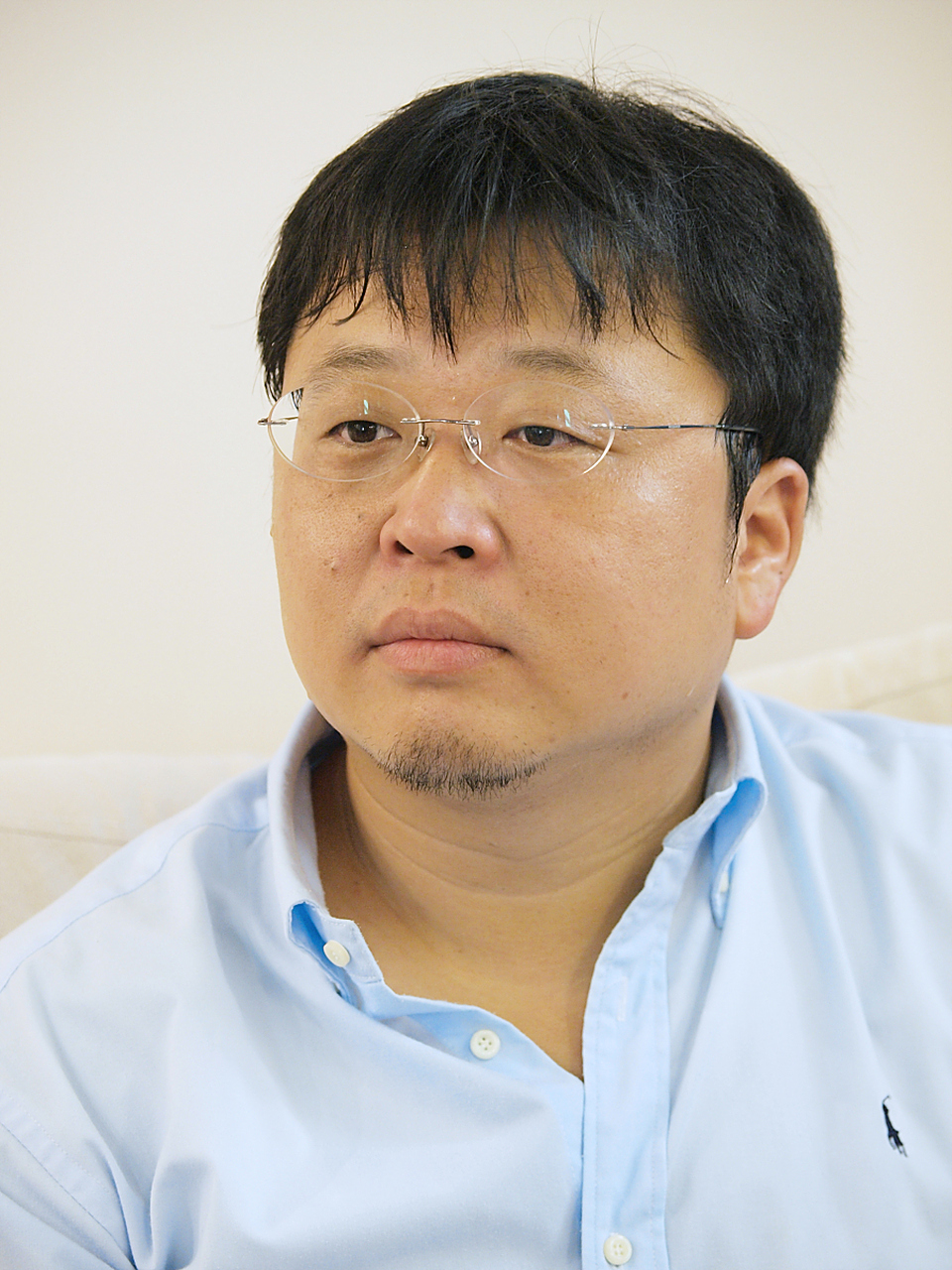 罗永浩说:"妓女的眼中,这个世界上没有女人是不卖的