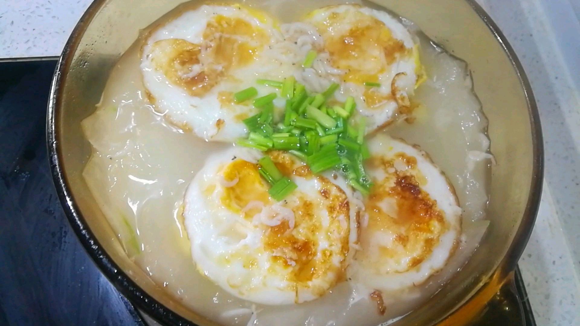 年后我家就爱这一锅,冬瓜虾皮荷包蛋汤,汤汁奶白,饭店都吃不到
