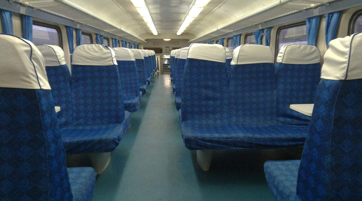 火车也有双层,观光舒适两不误,坐过一次便不曾忘记