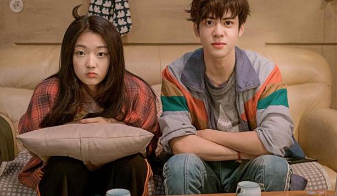 第一部冷门网剧就是《快把我哥带走》,是由曾舜晞,孙千主演的,讲述的