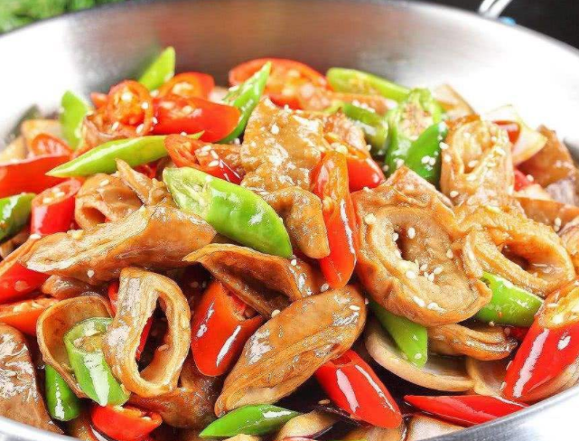 三道家常菜的做法分享,辣椒小咸菜,酸菜鱼和炒猪大肠,喜欢吃吗