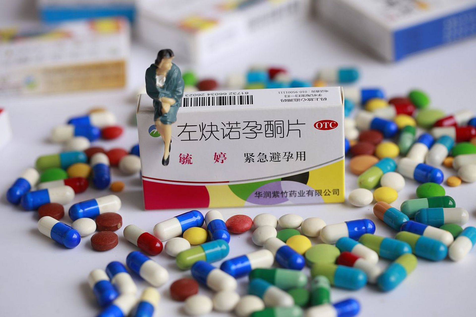 我老公不愿意做结扎手术,我避孕套过敏,吃避孕药月经变得很混乱,内