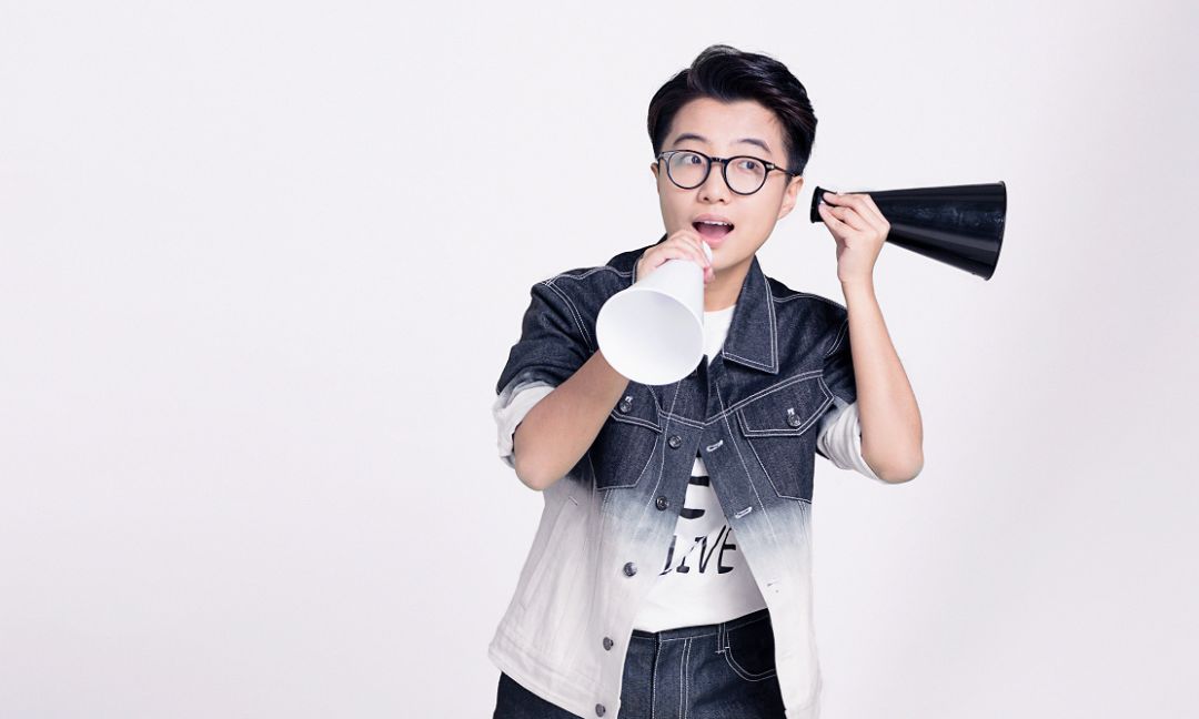 邱晨如今被爆出患癌,曾获奇葩说冠军,为何给马薇薇擦鞋洗地?