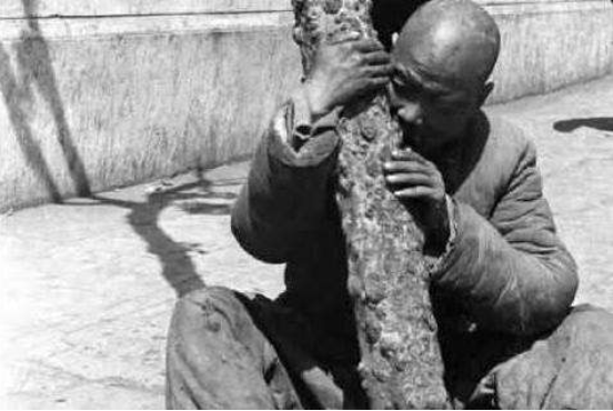 古代闹饥荒时,为何难民宁愿饿死不也捕鱼打猎?原因很现实